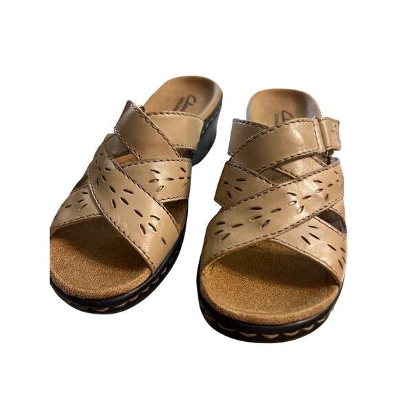 Clarks Bendables Lexi Ash Beige Sand Leather Sandals Comfort Sz 6 New With Box - Picture 2 of 6